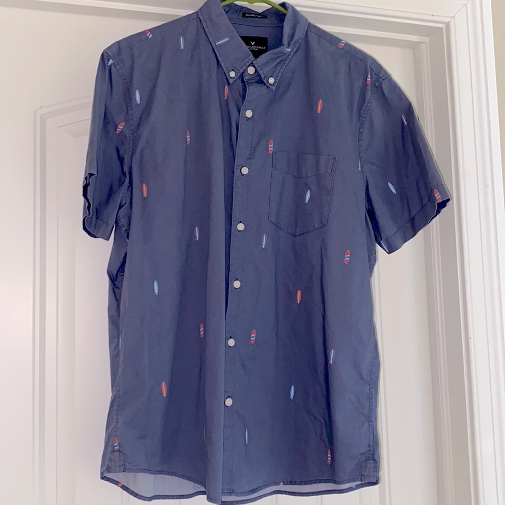 Men’s AMERICAN EAGLE Short Sleeve button down.